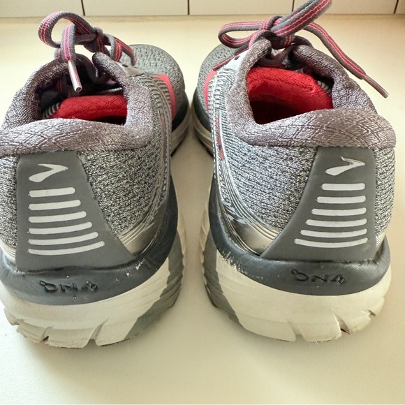Brooks Adrenaline GTS 18 Gray Pink Running Shoes Size 8 - Picture 4 of 6